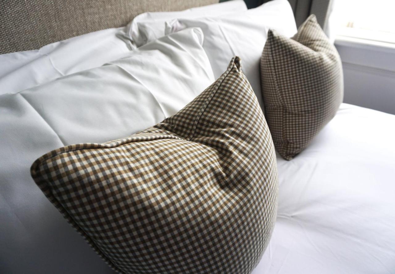 The Beverley Arms Hotel Exterior photo Two cushions