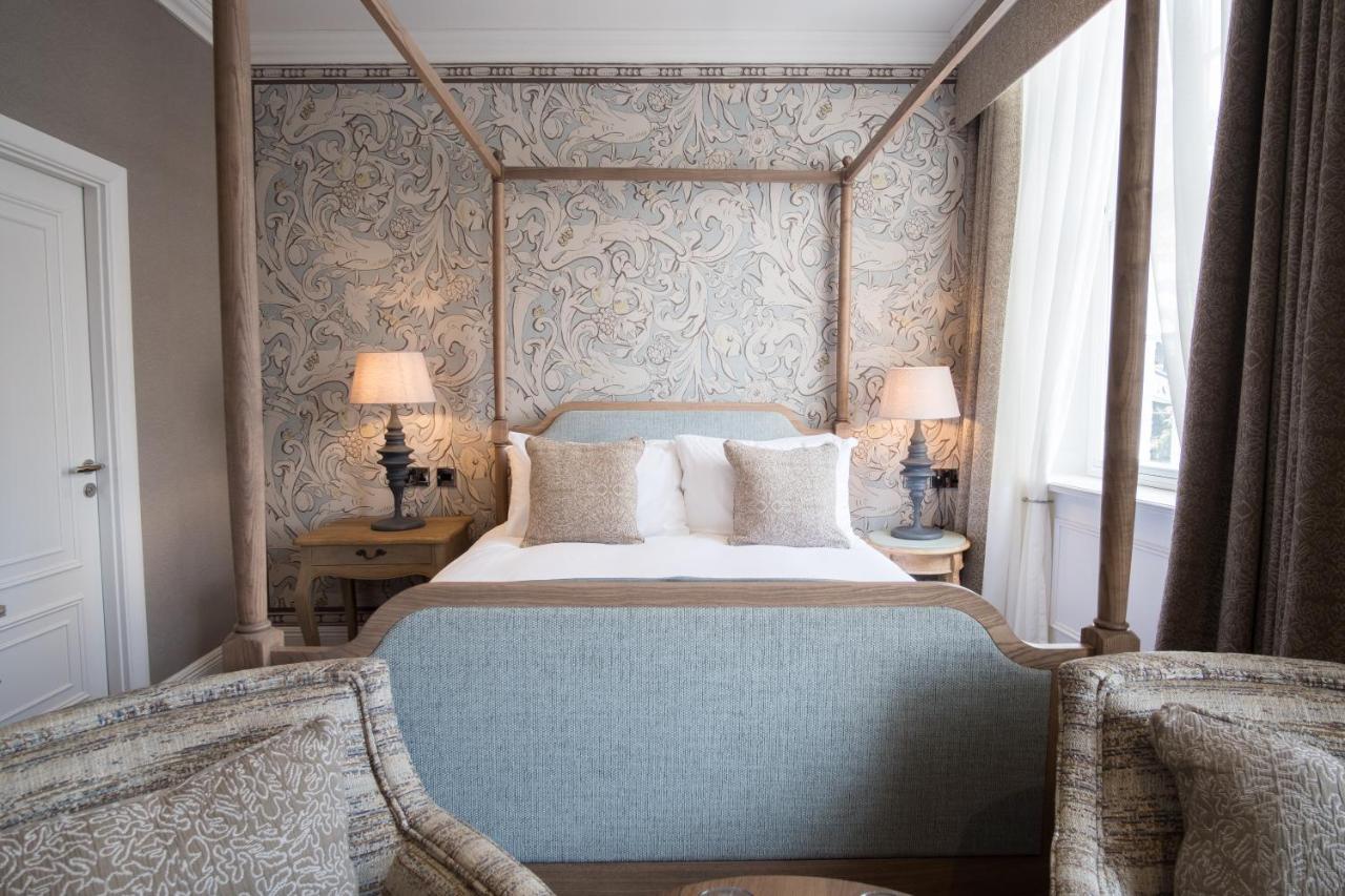 The Beverley Arms Hotel Exterior photo A bedroom at the hotel